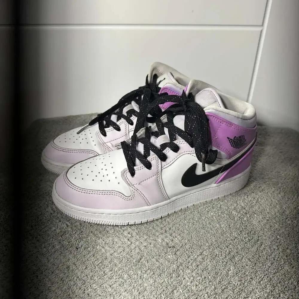 Nike step out
